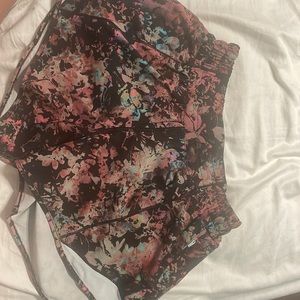 Lululemon size 4 hottie hot shorts